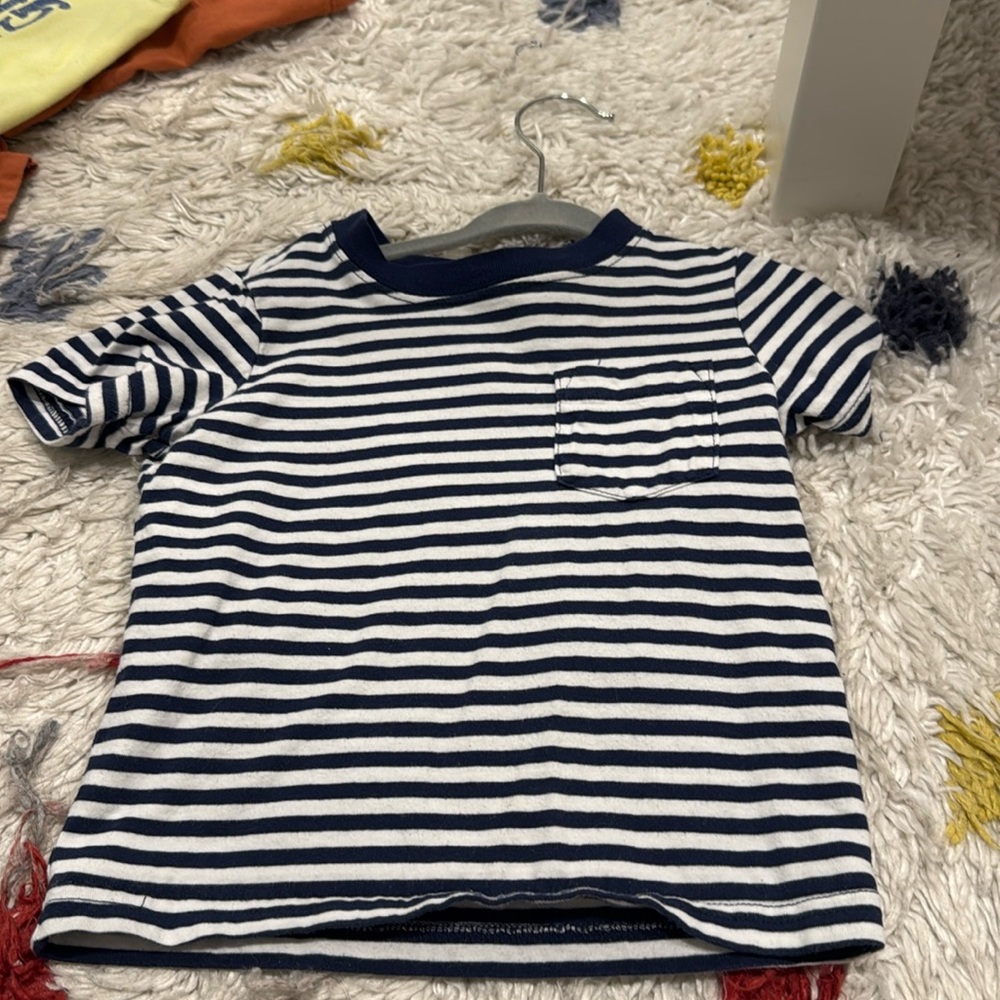 Carters 2T t-shirt
